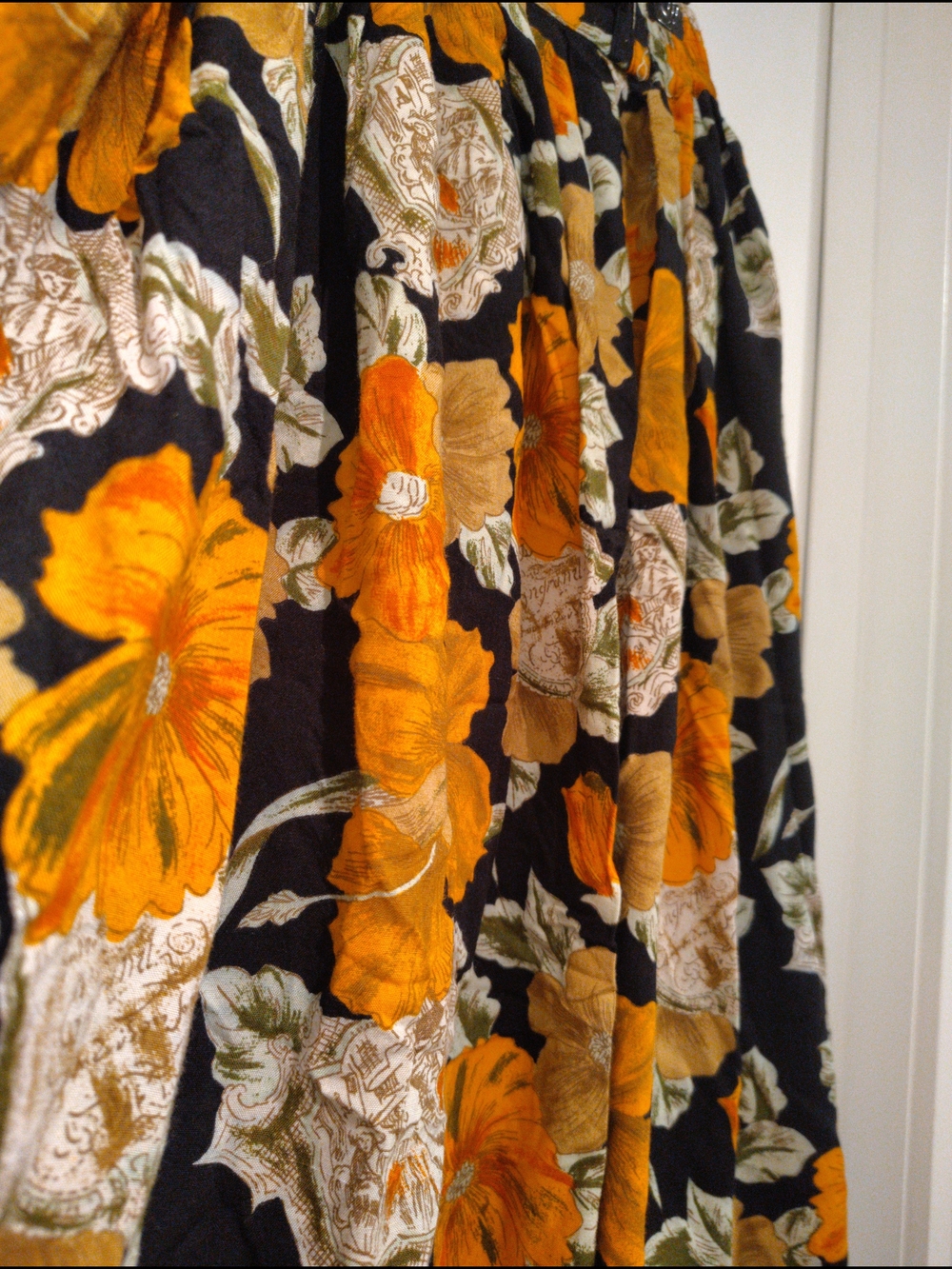 Floral Pleated Midi Skirt With Pockets - Picture 6 of 8